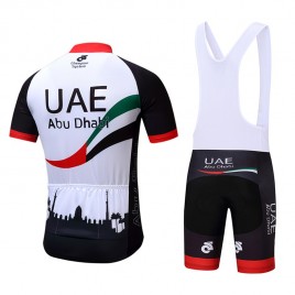 Ensemble cuissard vélo et maillot cyclisme pro UAE Abu Dhabi